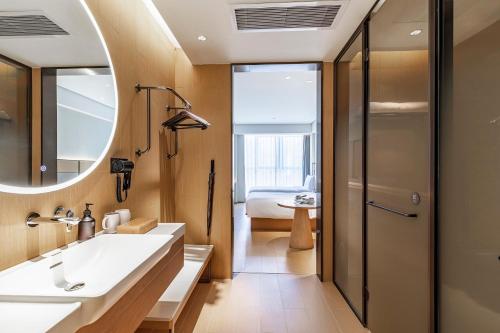 room detail thumbnail 2