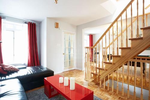 Exterior view, Big Cozy House in Southwest