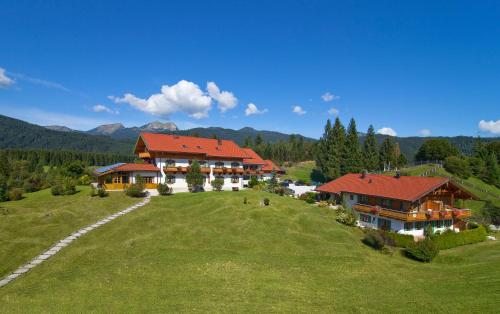 Landhotel zum Bad - Hotel - Krün