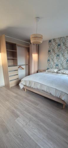 Maison rénovée avec stationnement privatif (Maison renovee avec stationnement privatif) in Octeville