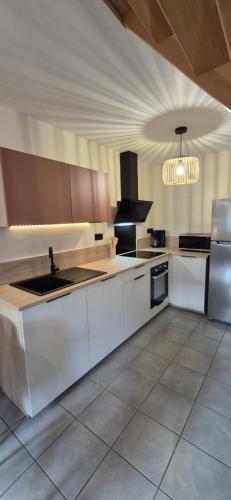 kuhinja, Maison rénovée avec stationnement privatif (Maison renovee avec stationnement privatif) in Octeville