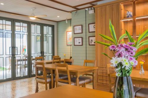 ห้องอาหาร, ต่วน โฮเทล แบงค็อก (TUAN Hotel Bangkok) near หน่วยบัญชาการนาวิกโยธิน กองทัพเรือ