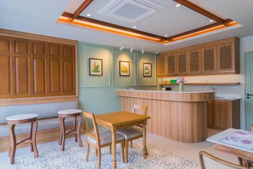 TUAN Hotel Bangkok near Wat Arun - image 5