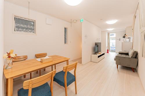 Newly Built 4-Bedroom House in Shopping Street, 8-Min Walk from Akabane Station