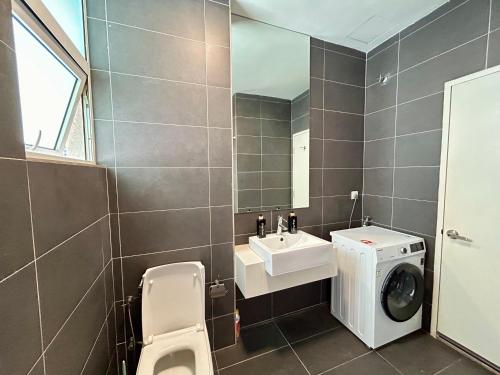 Comfy Sunway Nexis 10 pax doorsteps IOI Mall MRT Kuala Lumpur