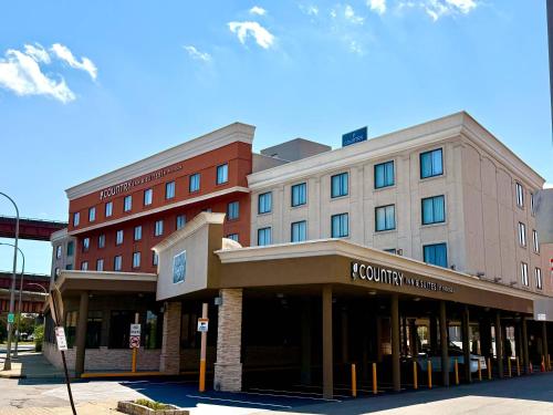 . Country Inn & Suites by Radisson, Downtown Albany New York
