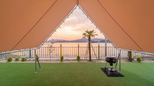 Exterior view, Goseong Bluebeach Pension&Glamping in Dosan-myeon