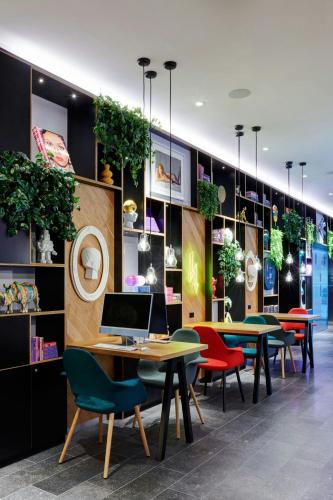 citizenM Chicago Downtown - image 2