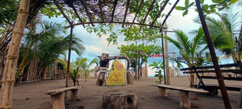 สวน, Joyful Paradise Beach Resort in บูกานา