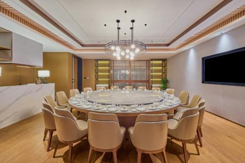 Crowne Plaza Phnom Penh by IHG  金边皇冠假日酒店 (Former VM Hotel) in Kakab