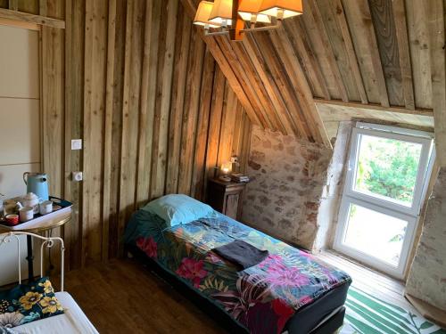 1 queen bed, 2 twin beds