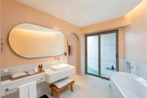 room detail thumbnail 2