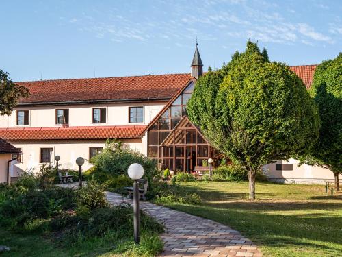 Holenský dvůr – khách sạn tại Dolní Žďár