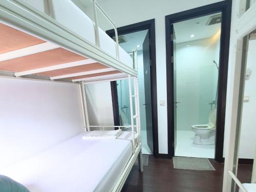 The Breakout Room BSD - Guest House near ICE BSD in Pagedangan