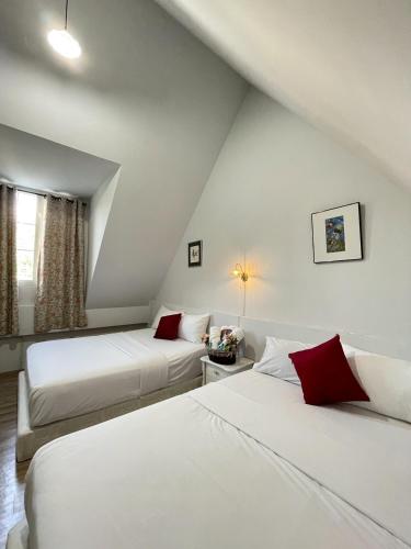 Chermonne House เฌอมอญ in Tano Maero