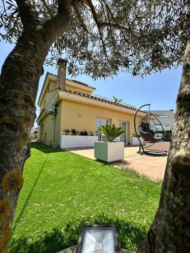 Seahomes Vacations - Charming House with Private Pool in Santa Susanna