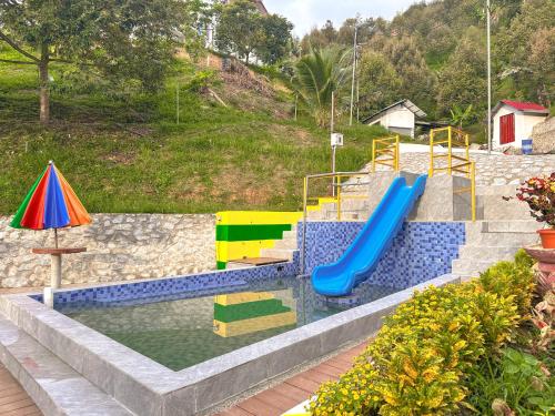 Swimming pool, Perfect Hill View, Durian Orchard Farmstay within the mountains in Berjaya Hills