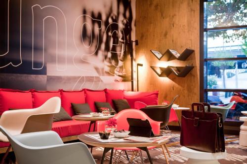 ล็อบบี้, Ibis Saint Quentin En Yvelines Velodrome in มอนติกนี่ เลอ เบรตันโน