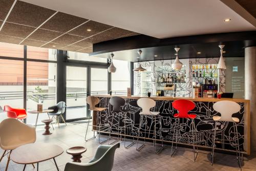ibis Saint Quentin en Yvelines - Vélodrome - image 8