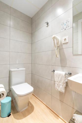 Hostal Sans - image 11