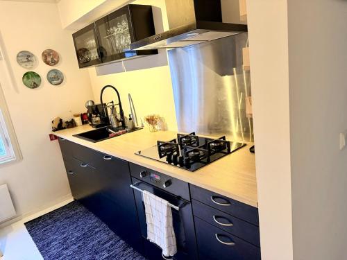 廚房, Hearty 1800 Wooden House Near Old Town in 鮑渥