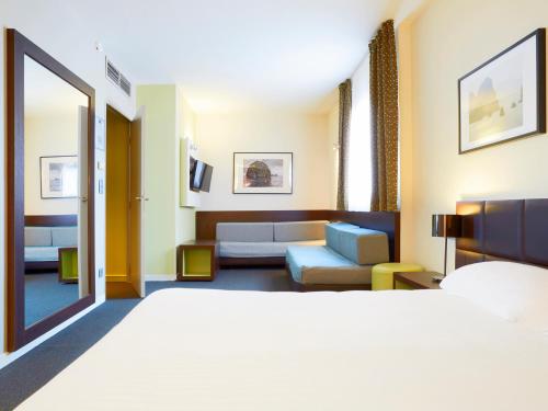 1 king bed, 2 twin beds