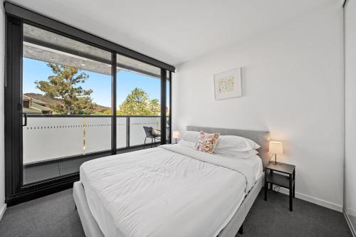 Cosy Unit with Secure Parking and Garden Access - Apartment - Canberra