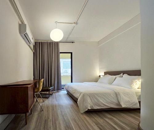 Brown H - Bangkok