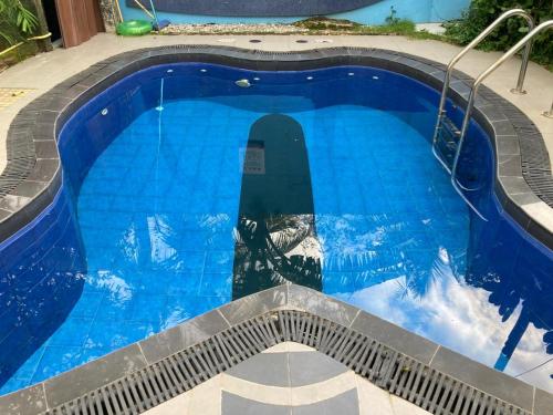 Piscina, New Verona Hotel in Wennappuwa
