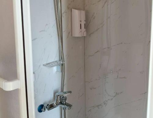 淋浴設備, Cloudview Cottages by Tiny Away in 和平區