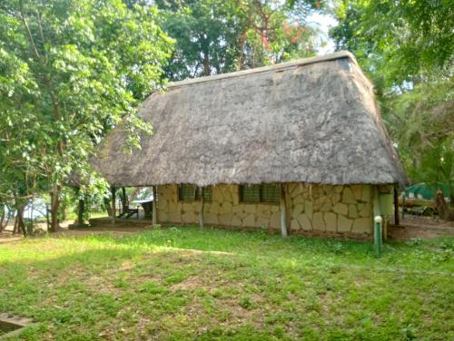 Chibombo Chirundu - Zambezi River Campsite - Camp along the Zambezi River - Enjoy Game & Canoeing Safaris as  3-Star Single Room pool