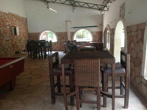 Chibombo Chirundu - Zambezi River Campsite - Camp along the Zambezi River - Enjoy Game & Canoeing Safaris as  3-Star Single Room restaurant