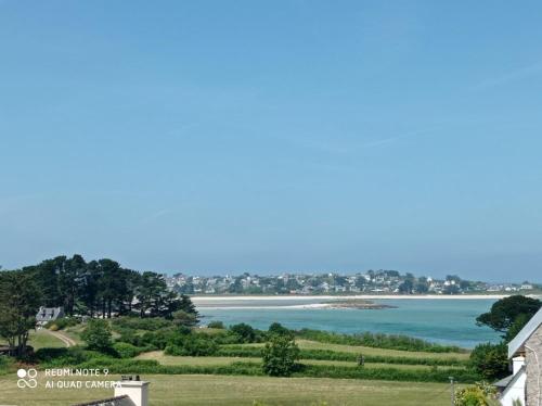 Villa VUE SUR MER avec terrasse à 400m de la Mer à PLEUMEUR-BODOU - Réf 221 gîte à louer Saint-Duzec