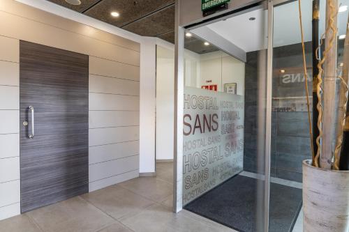 Predvorje, Hostal Sans in Sants-Montjuïc