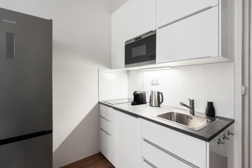Bright Studios near Old Town & Excellent City Access by EasyBNB Premium 5