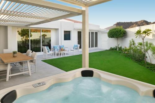 Hot tub, JA Hatta Fort Hotel in Hatta