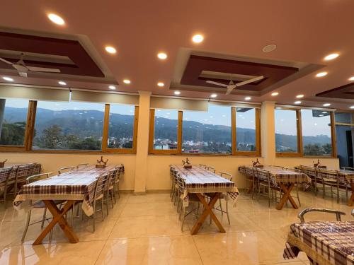 Restorāns, Rivana Retreat in Galajwari