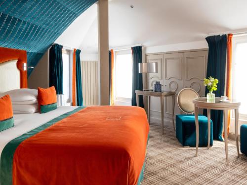 room detail thumbnail 1