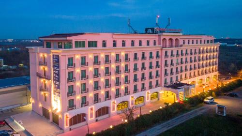 . Phoenicia Express Hotel