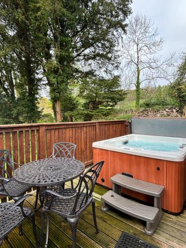 สภาพแวดล้อมโดยรอบ, Birch Lodge 23 with Hot Tub in นิวตันสวีวาร์ท
