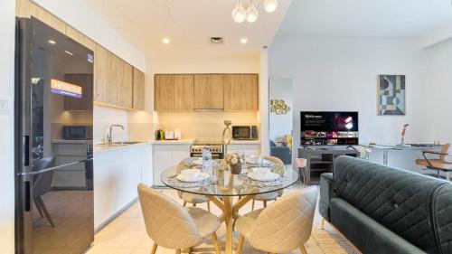 1BR Dubai Hills Executive Residence Stylish Stay - image 5