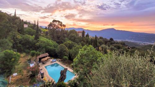 Çevredekiler, VillaCarros - Studios en villa avec piscine, Côte d'Azur (VillaCarros - Studios en villa avec piscine, Cote d'Azur) in Carros