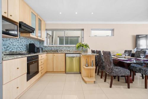 Sailaway Sea Point - image 14