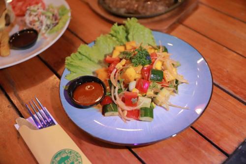 Food and beverages, SECRET GARDEN Hostel - WANDERNEST Cat Ba in Cat Ba Island