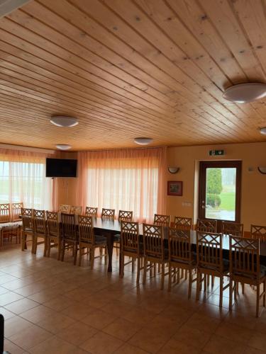 Shared lounge/TV area, 5 bedroom house in Voru