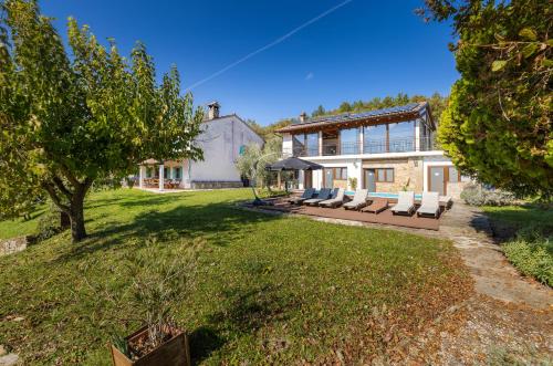 Magical Villa Glavini with privacy & stunning panoramic views in Cerovlje