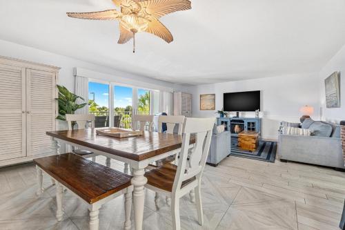 Escape to Beach Oasis! New Management! Updated Beachside Condo with Heated Pool!, Clearwater Beach (foto 6)