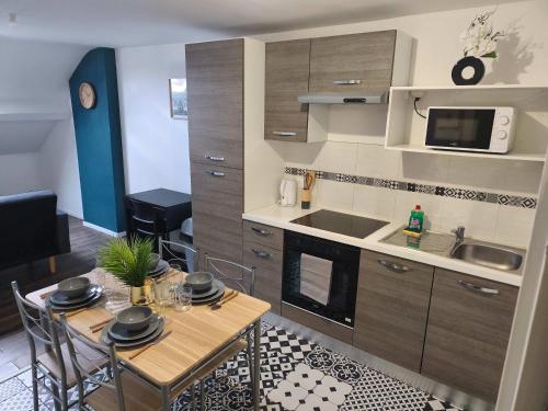 Downtown Apartment with Garage Parking - Location saisonnière - Charleville-Mézières