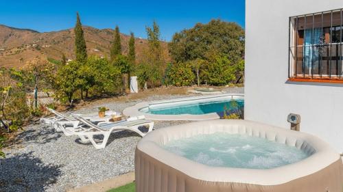 熱水浴缸, Casa de la Montaña El Borge by Ruralidays (Casa de la Montana El Borge by Ruralidays) in 埃爾博爾赫