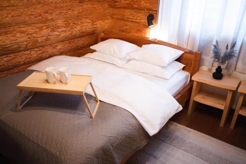 1 queen bed, 1 twin bed